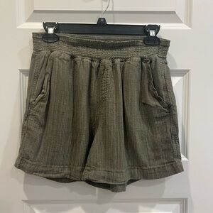 Briggs New York Olive High-Waist Smocked Women’s Shorts